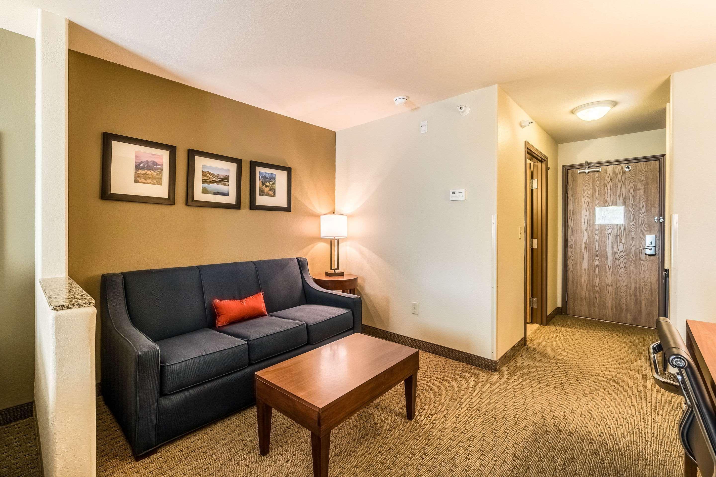 Comfort Inn & Suites Rifle Exterior photo
