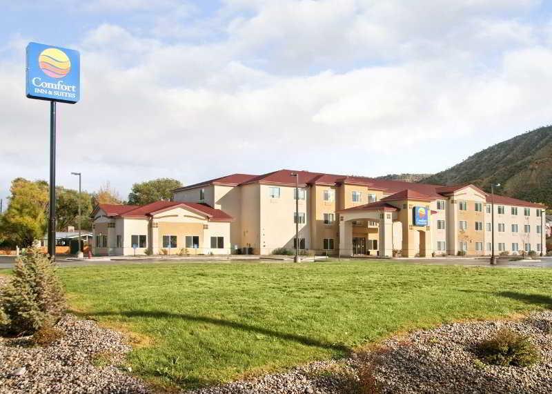Comfort Inn & Suites Rifle Exterior photo