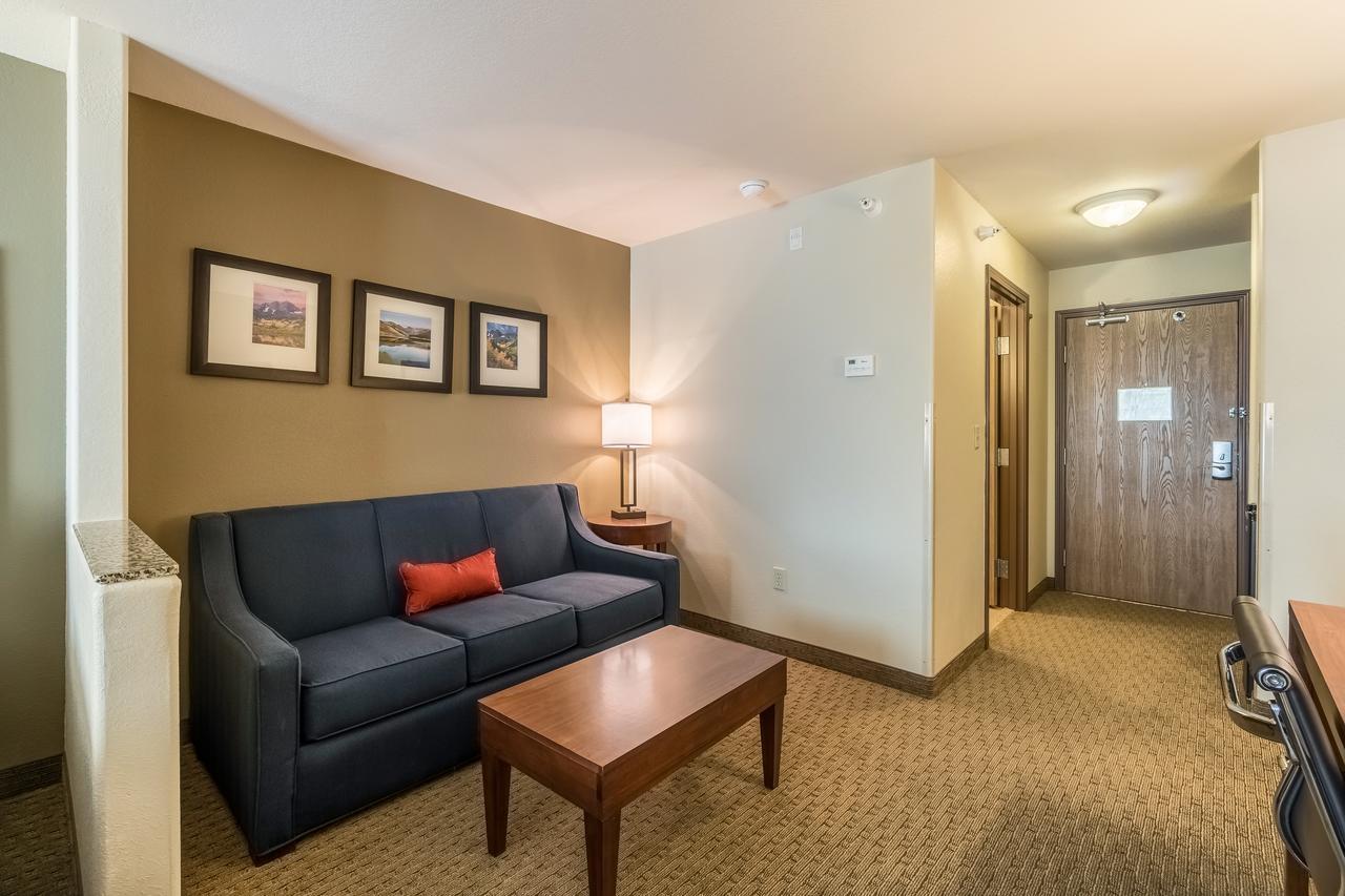 Comfort Inn & Suites Rifle Exterior photo